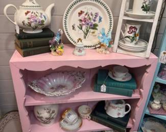 pretty plates, a pink bookshelf and more