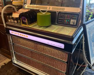 vintage statesman juke box full of records