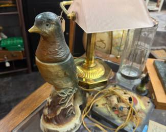 Jim Beam Robin bird decanter, pink ribbed bankers lamp with brass base