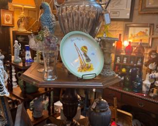 vintage wood end table, figurines, large vase