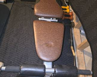 CAP WEIGHT BENCH