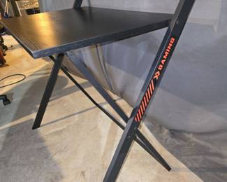 Foldable gaming table