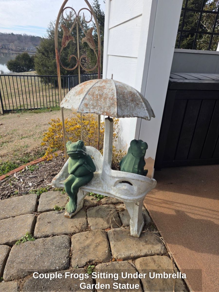 Couple Frogs Sitting Under Umbrella Garden Statue