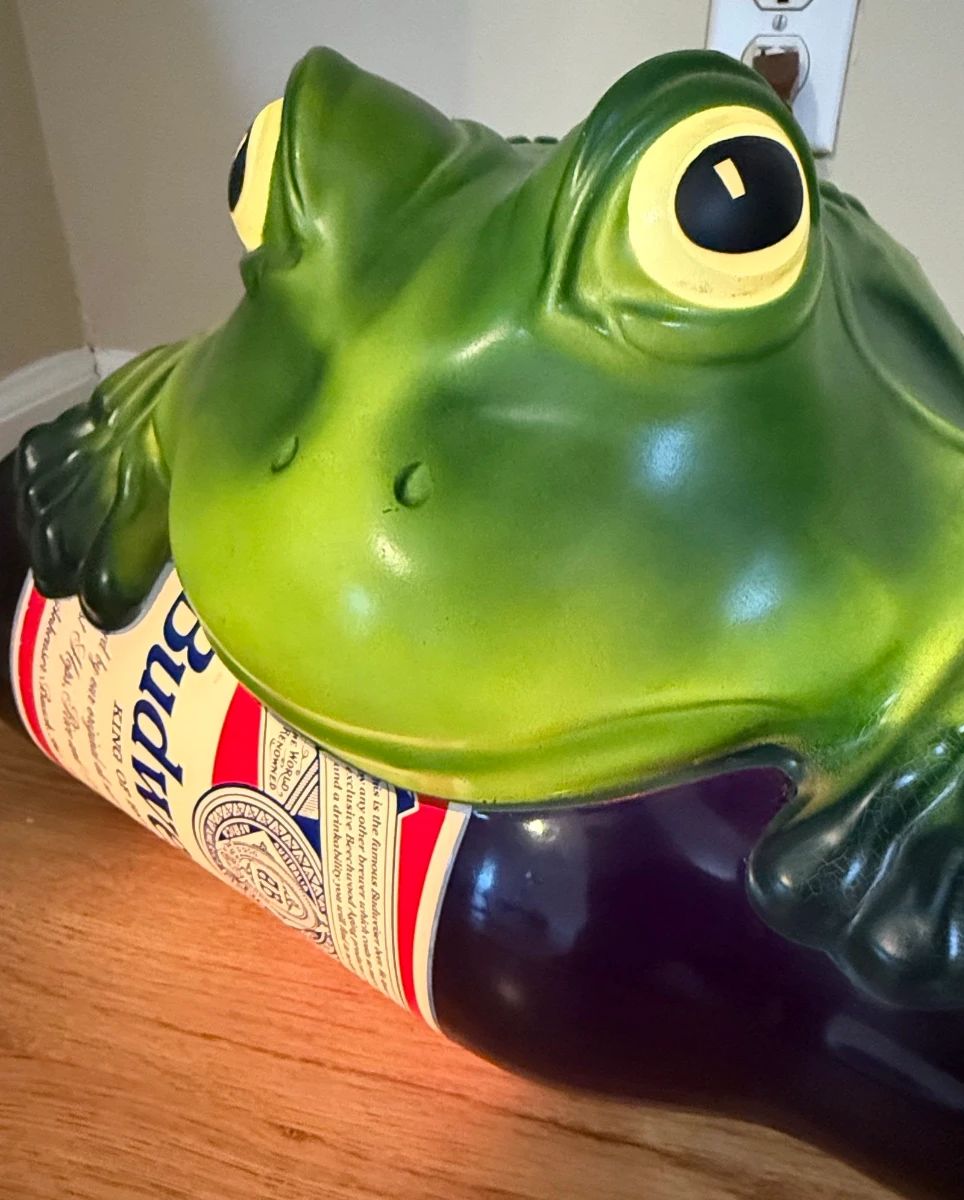 Budweiser Frogs Motion Sensor Light-Up Display 