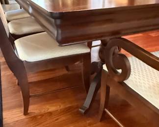 Broyhill Dining Table and Chairs Set