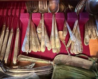 Rogers Bros "Adoration" Flatware Set, silver plate