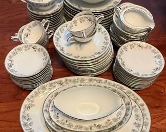 Noritake China Pinetta Pattern Dinnerware Set