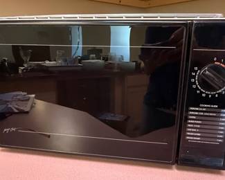 Magic Chef Microwave Oven