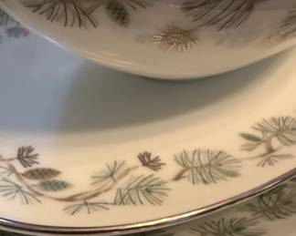 Noritake China Pinetta Pattern Dinnerware Set