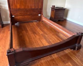 Vaughan Furniture Company - Queen Size Bed