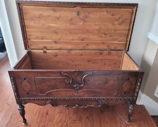 Cedar chest Cavalier 
