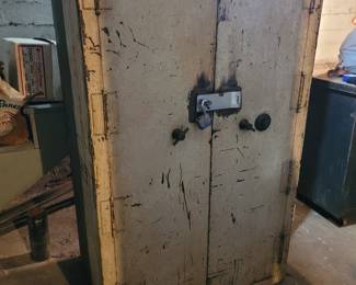 Metal safe