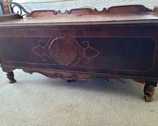 Cedar chest Cavalier 