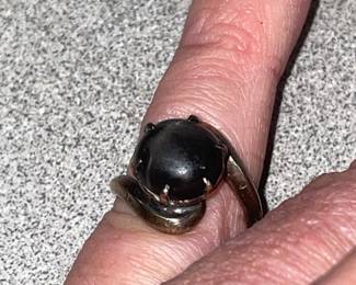 18 karat gold, and Onyx ring