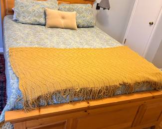 Broyhill Fontana Solid Pine Bedroom Set!