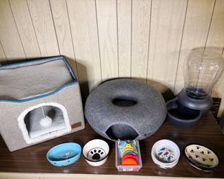 Bedsure Comfy Pit, Cat Cave & Other Feline Treasures!