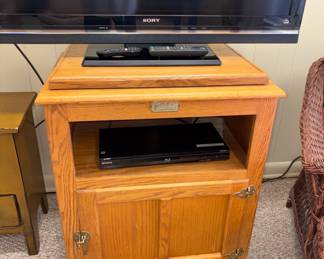 WhiteClad Simmons Hardware Co. St. Louis Repro Ice Box TV STand w/Revolving Top!