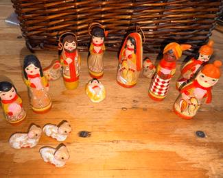 Vtg Chinese Pottery Set of 14 Nativity Set!
