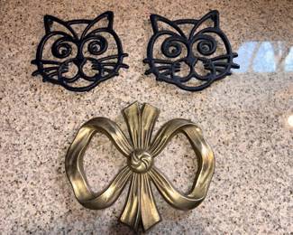Vtg Solid Brass Ribbon Trivet, Cast Irons Cat Trivets!