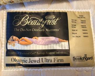 Broyhill Fontana Solid Pine Bedroom Set!