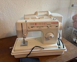 Singer Sewing Machine 