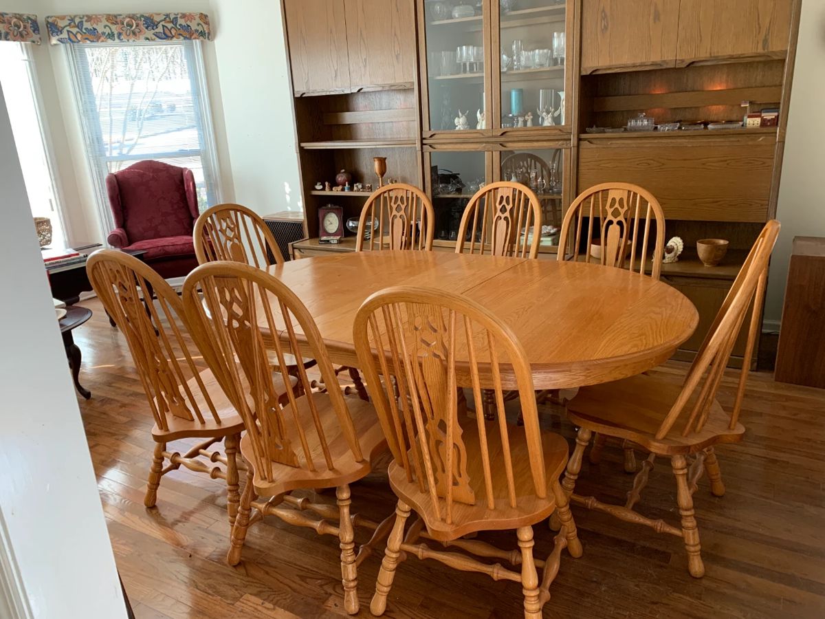 #1	Oak amish oval dining table with 1 leaf 8 chairs  60-72x44x30	 $340.00 
