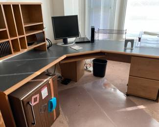 #118	l shape desk lamanet with hutch 68x57x 28 you move 	 $45.00 
