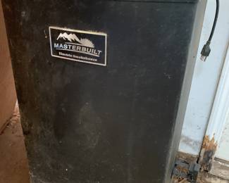 #44	masterbuilt smokerelectric 4 shelves	 $120.00 
