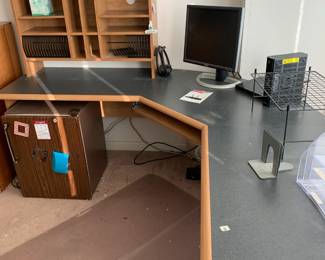 #118	l shape desk lamanet with hutch 68x57x 28 you move 	 $45.00 
