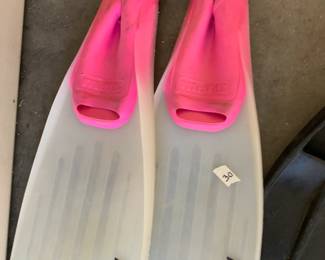 #30	pink dive  fins plana brand	 $25.00 
