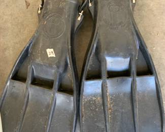 #29	dive fins by us divers aqua lung	 $25.00 
