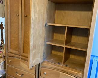 #101	9 drawer dresser with mirror 66x18x30 mirr 28x48	 $75.00 
