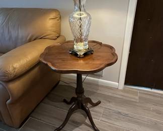 Vintage Scalloped Pedestal Side Table with Crystal Lamp