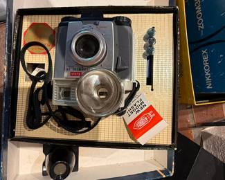 Kodak Brownie Flashmite Camera Outfit with Flasholder and Accessories second image