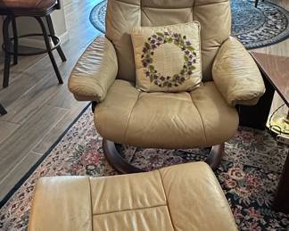Ekornes Stressless Leather Recliner and Ottoman Set second image