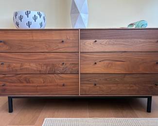 Kenwood dresser 6 drawers