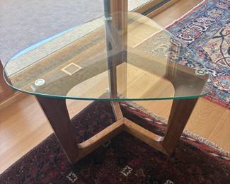 Coffee table in the style of Milo Baughman