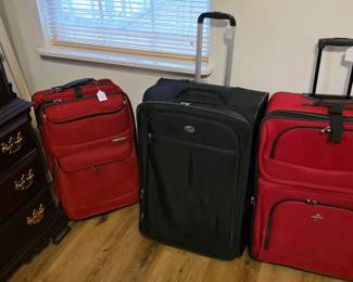 Bob Mackie 4pc Luggage Set, American Tourister #pc Luggage Set, American  Tourister 3pc Luggage Set All in like new consition