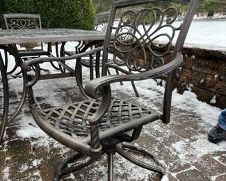 166. Outdoor Metal Dining Table and 6 Chairs ( 2 Swivel & 4 Arm )