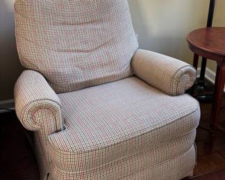 39. Bradington Young Manual Swivel Recliner (36" x 34" x 37") 