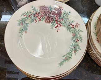 176. Lenox Williamsburg "Boxwood and Pine" Dinnerware, 16 Dinner Plates, 12 Lunheon Plates