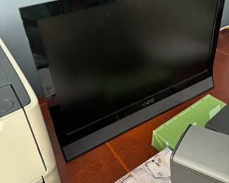 103. Vizio Monitor E221VA (25")