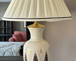 87. Black & White Ceramic Lamp (28") 