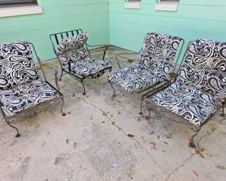 4 piece retro patio  set with cushions $250