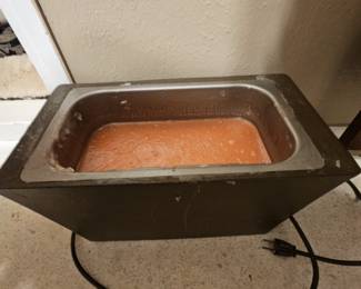 Paraffin treatment warmer comes with accessories.