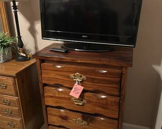 PINE CHEST, TV