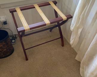 luggage stand