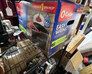 O-Cedar mop with bucket