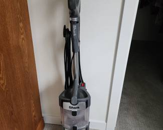SHARK VACUUM