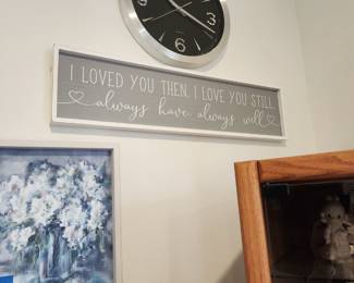 CLOCKS AND WALL DECOR